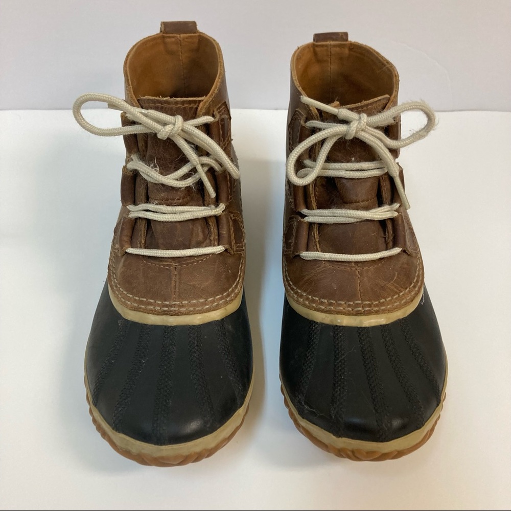 Sorel Out and About boots black tan size 8
